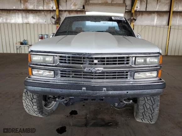 1988 Chevrolet 1/2 Ton Pickups with VIN 1GCDK14Z3JZ272341, listed as a Copart auction lot 42575665 with NaN miles and Salvage Title. Bid and sale history available at carsss.com. Image 5.