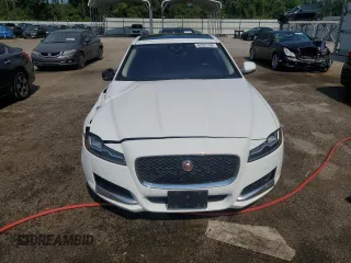 2016 Jaguar XF 35t Prestige with VIN SAJBK4BV5GCY17025, listed as a Copart auction lot 62923794 with 100,778 mi miles and Salvage Title. Bid and sale history available at carsss.com. Image 5.