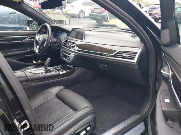 2018 BMW 7 Series 750i z VIN WBA7F0C54JGM23528, wystawiony jako IAAI lot #42205896 z przebiegiem 91 772 mil mil oraz . Historia ofert i sprzedaży dostępna na DreamBid. Obrazek 5.