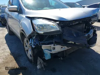2016 Ford Escape SE with VIN 1FMCU0G96GUA99637, listed as a IAAI auction lot 41851586 with 61,143 mi miles. Bid and sale history available at carsss.com. Image 6.