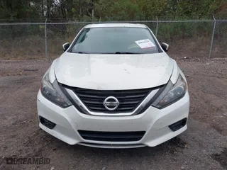 2017 Nissan Altima 2.5 SR with VIN 1N4AL3AP7HC120659, listed as a IAAI auction lot 40816224 with 131,721 mi miles. Bid and sale history available at carsss.com. Image 6.