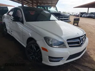 2014 Mercedes-Benz C 250 с VIN WDDGJ4HBXEG289823, выставлен на аукционе IAAI как лот 42344530 с пробегом 122 670 миль миль и . История ставок и продаж доступна на DreamBid. Изображение 1.