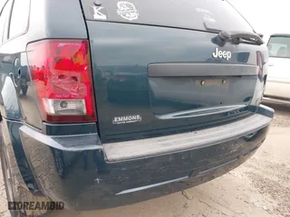 2005 Jeep Grand Cherokee Laredo with VIN 1J4GS48K45C677011, listed as a IAAI auction lot 41121018 with 210,814 mi miles. Bid and sale history available at carsss.com. Image 17.