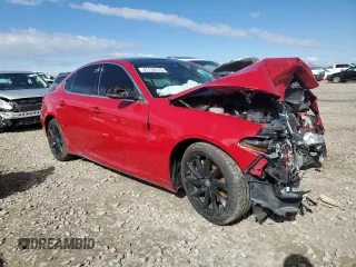 2017 Alfa Romeo Giulia z VIN ZARFAEBN7H7537325, wystawiony jako Copart lot #47110115 z przebiegiem Nie podano mil oraz Szkoda całkowita • Salvage title. Historia ofert i sprzedaży dostępna na DreamBid. Obrazek 4.
