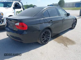 2007 BMW 3 Series 328xi с VIN WBAVC93567K032567, выставлен на аукционе IAAI как лот 42335514 с пробегом Не указан миль и . История ставок и продаж доступна на DreamBid. Изображение 4.
