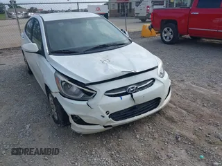 2016 Hyundai Accent SE z VIN KMHCT4AE7GU076917, wystawiony jako IAAI lot #42425890 z przebiegiem 136 031 mil mil oraz . Historia ofert i sprzedaży dostępna na DreamBid. Obrazek 6.