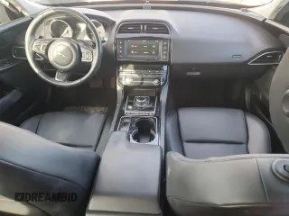 2017 Jaguar XE 25t z VIN SAJAR4BG0HA977089, wystawiony jako Copart lot #42063545 z przebiegiem 118 209 mil mil oraz Czysty tytuł • Clean title. Historia ofert i sprzedaży dostępna na DreamBid. Obrazek 8.