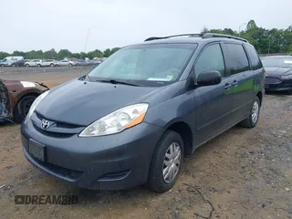 2006 Toyota Sienna CE z VIN 5TDZA23C46S392329, wystawiony jako IAAI lot #42363606 z przebiegiem 289 109 mil mil oraz . Historia ofert i sprzedaży dostępna na DreamBid. Obrazek 2.