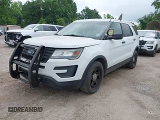 2016 Ford Police Interceptor Utility z VIN 1FM5K8AR5GGC67532, wystawiony jako IAAI lot #42183690 z przebiegiem 116 244 mil mil oraz . Historia ofert i sprzedaży dostępna na DreamBid. Obrazek 17.