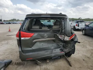 2011 Toyota Sienna XLE AAS z VIN 5TDYK3DC9BS046073, wystawiony jako Copart lot #57030305 z przebiegiem 246 956 mil mil oraz Szkoda całkowita • Salvage title. Historia ofert i sprzedaży dostępna na DreamBid. Obrazek 6.