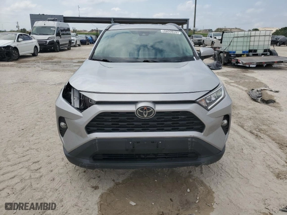 2020 Toyota RAV4 XLE with VIN 2T3W1RFV1LC073250, listed as a Copart auction lot 52555405 with 40,998 mi miles and Clean Title. Bid and sale history available at carsss.com. Image 5.
