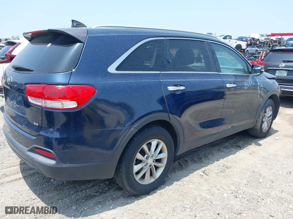 2016 Kia Sorento LX with VIN 5XYPG4A50GG011189, listed as a IAAI auction lot 39441270 with 216,890 mi miles. Bid and sale history available at carsss.com. Image 4.