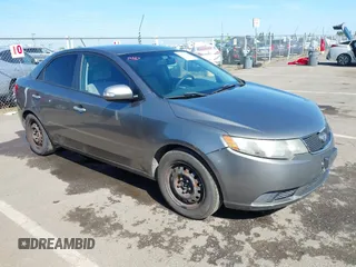 2010 Kia Forte EX z VIN KNAFU4A21A5118825, wystawiony jako IAAI lot #42138046 z przebiegiem 250 125 mil mil oraz . Historia ofert i sprzedaży dostępna na DreamBid. Obrazek 1.