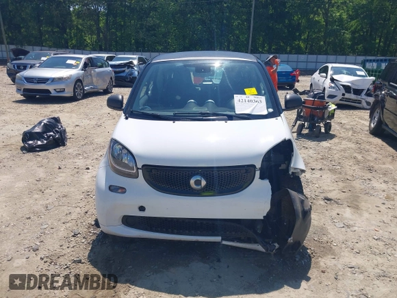 2016 Smart fortwo Passion z VIN WMEFJ5DA6GK078340, wystawiony jako IAAI lot #42140363 z przebiegiem 114 647 mil mil oraz . Historia ofert i sprzedaży dostępna na DreamBid. Obrazek 13.
