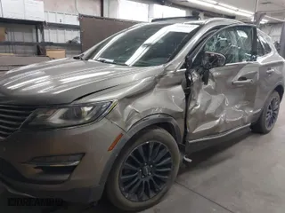 2017 Lincoln MKC Reserve with VIN 5LMCJ3D94HUL56713, listed as a IAAI auction lot 41893127 with 154,041 mi miles. Bid and sale history available at carsss.com. Image 6.
