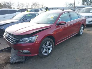 2016 Volkswagen Passat SE z VIN 1VWBS7A34GC066383, wystawiony jako IAAI lot #41723442 z przebiegiem 104 077 mil mil oraz . Historia ofert i sprzedaży dostępna na DreamBid. Obrazek 16.