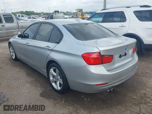 2012 BMW 3 Series 328i z VIN WBA3A5G59CNP15839, wystawiony jako IAAI lot #42132524 z przebiegiem 165 462 mil mil oraz . Historia ofert i sprzedaży dostępna na DreamBid. Obrazek 3.