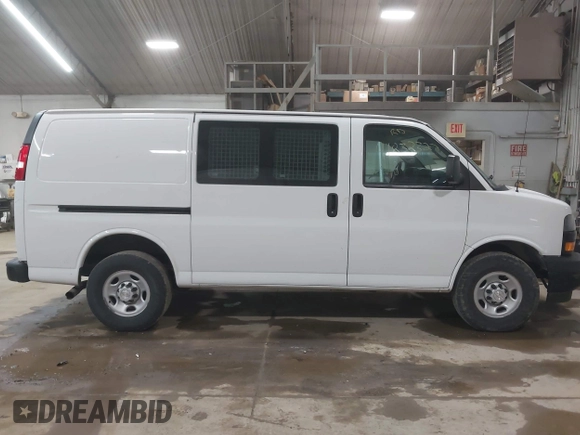 2018 Chevrolet Express Cargo Van with VIN 1GCWGAFP2J1336051, listed as a IAAI auction lot 41832327 with 189,464 mi miles. Bid and sale history available at carsss.com. Image 13.