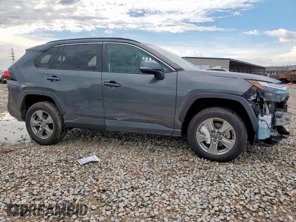 2022 Toyota RAV4 XLE with VIN 2T3W1RFV3NC207789, listed as a Copart auction lot 60106225 with 87,477 mi miles and Salvage title. Bid and sale history available at DreamBid. Image 4.