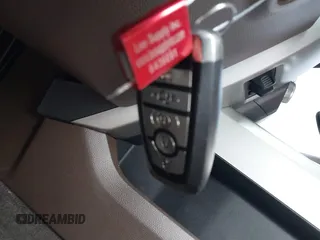 2019 Ford F-150 XL z VIN 1FTEW1C55KFD52654, wystawiony jako IAAI lot #41641091 z przebiegiem 110 107 mil mil oraz . Historia ofert i sprzedaży dostępna na DreamBid. Obrazek 11.