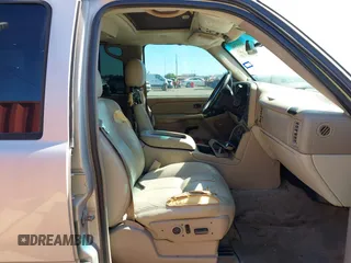 2004 Chevrolet Tahoe LS z VIN 1GNEC13Z14R286866, wystawiony jako IAAI lot #41957346 z przebiegiem 262 316 mil mil oraz . Historia ofert i sprzedaży dostępna na DreamBid. Obrazek 5.