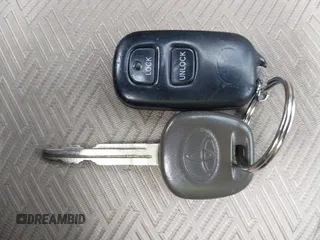 2003 Toyota Highlander z VIN JTEGD21A530059437, wystawiony jako IAAI lot #42054863 z przebiegiem 201 274 mil mil oraz . Historia ofert i sprzedaży dostępna na DreamBid. Obrazek 11.