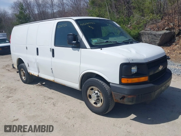 2008 Chevrolet Express Cargo Van with VIN 1GCGG25C381208002, listed as a IAAI auction lot 42067122 with 165,007 mi miles. Bid and sale history available at carsss.com. Image 1.