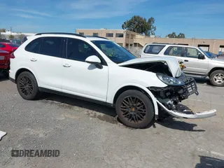 2017 Porsche Cayenne with VIN WP1AA2A28HKA87514, listed as a IAAI auction lot 41883554 with 161,593 mi miles. Bid and sale history available at carsss.com. Image 1.