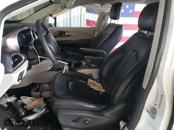 2020 Chrysler Voyager LXI with VIN 2C4RC1DG0LR268472, listed as a Copart auction lot 44815045 with 122,861 mi miles and Salvage Title. Bid and sale history available at carsss.com. Image 7.