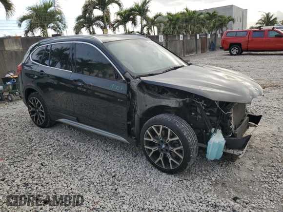 2020 BMW X1 xDrive28i z VIN WBXJG9C00L5P53912, wystawiony jako Copart lot #47926425 z przebiegiem 73 020 mil mil oraz Nie do naprawy • Non repairable. Historia ofert i sprzedaży dostępna na DreamBid. Obrazek 4.