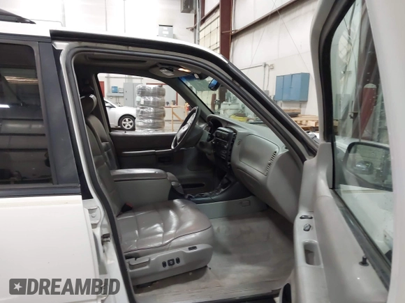 1998 Ford Explorer XLT с VIN 1FMZU35P6WZB26527, выставлен на аукционе IAAI как лот 42235991 с пробегом 215 020 миль миль и . История ставок и продаж доступна на DreamBid. Изображение 5.