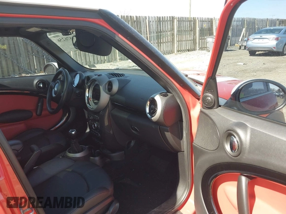 2012 MINI Countryman S z VIN WMWZC3C55CWM28104, wystawiony jako IAAI lot #41876256 z przebiegiem 117 932 mil mil oraz . Historia ofert i sprzedaży dostępna na DreamBid. Obrazek 5.