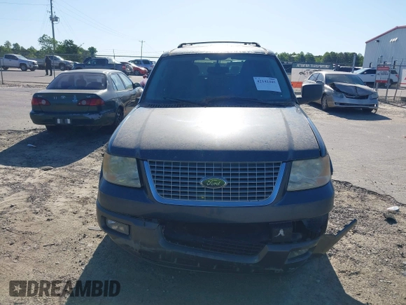 2004 Ford Expedition Special Service with VIN 1FMFU15L24LA67271, listed as a IAAI auction lot 42142445 with 136,752 mi miles. Bid and sale history available at carsss.com. Image 14.