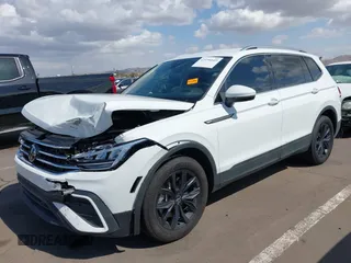 2024 Volkswagen Tiguan SE с VIN 3VV3B7AXXRM101084, выставлен на аукционе IAAI как лот 42196649 с пробегом 14 447 миль миль и . История ставок и продаж доступна на DreamBid. Изображение 17.