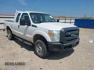 2014 Ford F-250 XL z VIN 1FT7X2B69EEB68964, wystawiony jako IAAI lot #42350769 z przebiegiem 137 705 mil mil oraz . Historia ofert i sprzedaży dostępna na DreamBid. Obrazek 1.