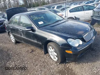2003 Mercedes-Benz C 240 z VIN WDBRF61J43E010486, wystawiony jako IAAI lot #42051173 z przebiegiem Nie podano mil oraz . Historia ofert i sprzedaży dostępna na DreamBid. Obrazek 1.