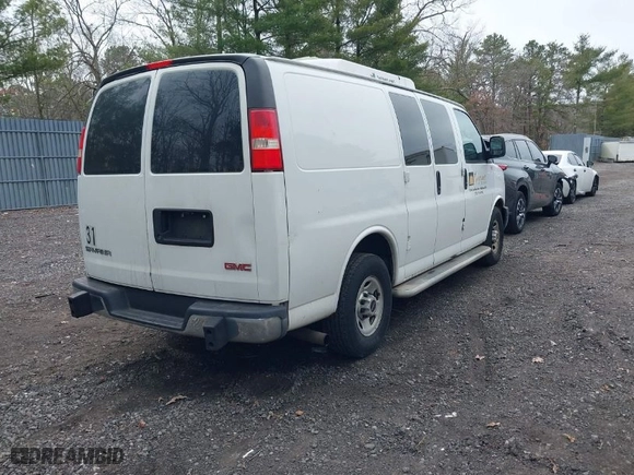 2015 GMC Savana Cargo Van with VIN 1GTW7FCF0F1908220, listed as a IAAI auction lot 41732366 with 286,698 mi miles. Bid and sale history available at carsss.com. Image 4.