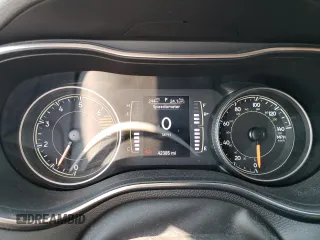 2020 Jeep Cherokee Latitude Plus z VIN 1C4PJMLB0LD619601, wystawiony jako Copart lot #62694815 z przebiegiem 42 385 mil mil oraz Szkoda całkowita • Salvage title. Historia ofert i sprzedaży dostępna na DreamBid. Obrazek 9.