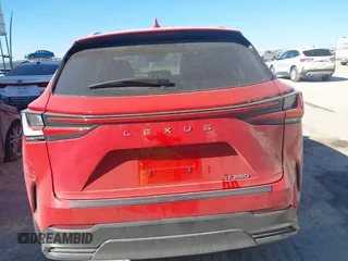2025 Lexus NX 250 z VIN 2T2ADCAZXSC020901, wystawiony jako IAAI lot #41208557 z przebiegiem 3 756 mil mil oraz . Historia ofert i sprzedaży dostępna na DreamBid. Obrazek 16.