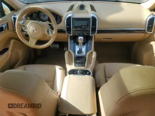 2013 Porsche Cayenne S Hybrid z VIN WP1AE2A21DLA14185, wystawiony jako Copart lot #81671674 z przebiegiem 118 890 mil mil oraz Czysty tytuł • Clean title. Historia ofert i sprzedaży dostępna na DreamBid. Obrazek 8.