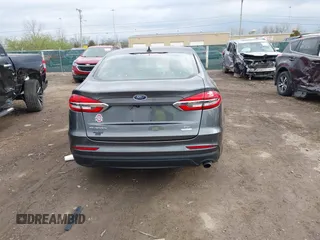 2020 Ford Fusion SE with VIN 3FA6P0HD8LR257138, listed as a IAAI auction lot 41939024 with 101,170 mi miles. Bid and sale history available at carsss.com. Image 17.