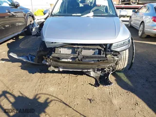 2024 Volkswagen Tiguan SE with VIN 3VV2B7AX0RM055180, listed as a IAAI auction lot 41189315 with 6,130 mi miles. Bid and sale history available at carsss.com. Image 6.