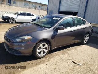 2016 Dodge Dart SXT z VIN 1C3CDFBB4GD727880, wystawiony jako Copart lot #46607625 z przebiegiem 100 020 mil mil oraz Szkody całkowita. Historia ofert i sprzedaży dostępna na DreamBid. Obrazek 1.