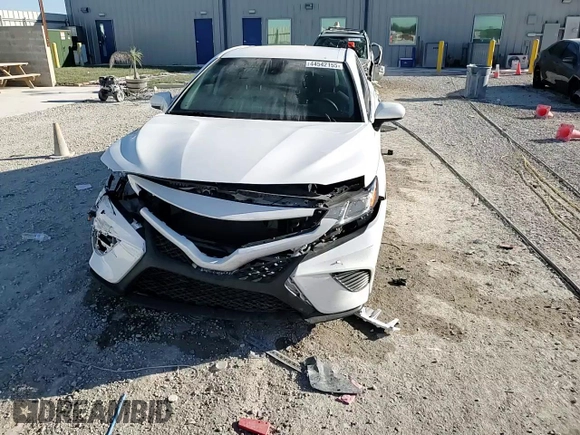 2020 Toyota Camry SE z VIN 4T1G11AK7LU985634, wystawiony jako Copart lot #44542155 z przebiegiem 54 494 mil mil oraz Nie do naprawy • Non repairable. Historia ofert i sprzedaży dostępna na DreamBid. Obrazek 14.