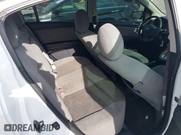 2012 Nissan Sentra 2.0 z VIN 3N1AB6AP0CL701340, wystawiony jako IAAI lot #42094800 z przebiegiem 189 128 mil mil oraz . Historia ofert i sprzedaży dostępna na DreamBid. Obrazek 8.