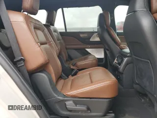 2021 Lincoln Aviator Reserve z VIN 5LM5J7XCXMGL19293, wystawiony jako Copart lot #64761565 z przebiegiem 61 614 mil mil oraz Szkoda całkowita • Salvage title. Historia ofert i sprzedaży dostępna na DreamBid. Obrazek 11.
