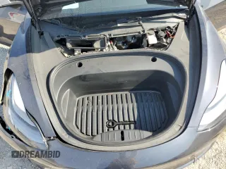 2021 Tesla Model 3 Long Range z VIN 5YJ3E1EB0MF005205, wystawiony jako Copart lot #63552954 z przebiegiem 24 691 mil mil oraz Szkoda całkowita • Salvage title. Historia ofert i sprzedaży dostępna na DreamBid. Obrazek 12.