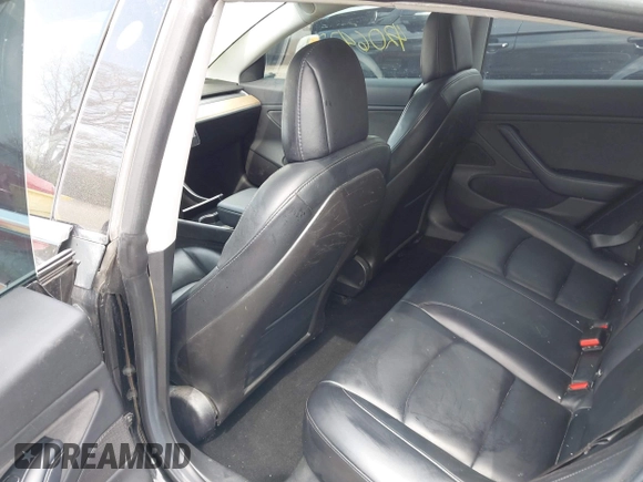 2018 Tesla Model 3 Long Range Battery z VIN 5YJ3E1EA7JF035546, wystawiony jako IAAI lot #42064239 z przebiegiem 113 210 mil mil oraz . Historia ofert i sprzedaży dostępna na DreamBid. Obrazek 8.