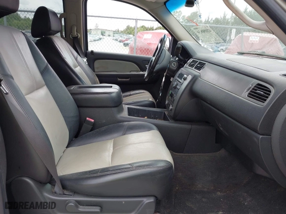2007 Chevrolet Avalanche LTZ with VIN 3GNFK123X7G217750, listed as a IAAI auction lot 42088850 with 188,429 mi miles. Bid and sale history available at carsss.com. Image 5.