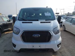 2024 Ford Transit Passenger XL z VIN 1FBAX2Y82RKA83426, wystawiony jako IAAI lot #42022011 z przebiegiem 36 531 mil mil oraz . Historia ofert i sprzedaży dostępna na DreamBid. Obrazek 12.